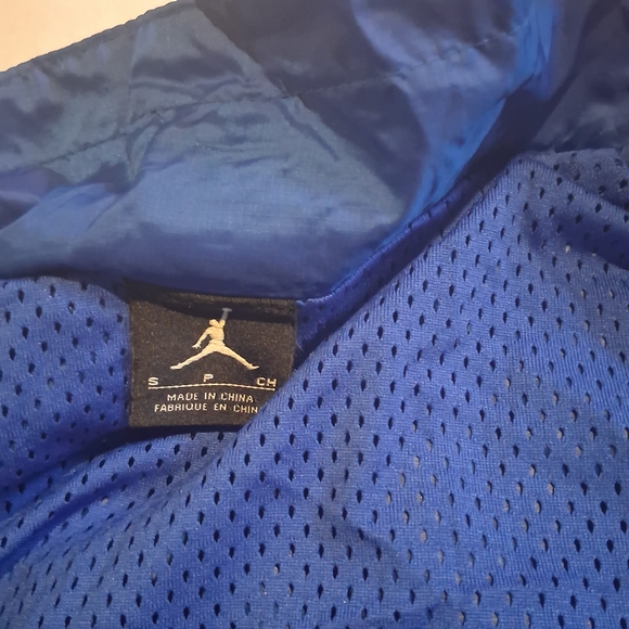 Jordan Boys Small Retro Full Zip Windbreaker Jacket Blue Yellow 23 - Picture 4 of 12